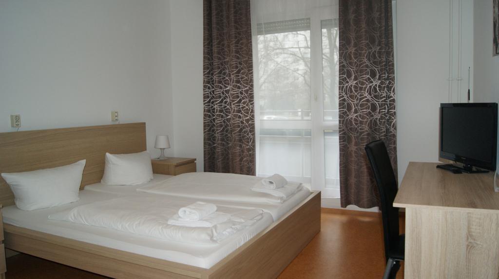 Hotel Pension Eberty Berlim Exterior foto