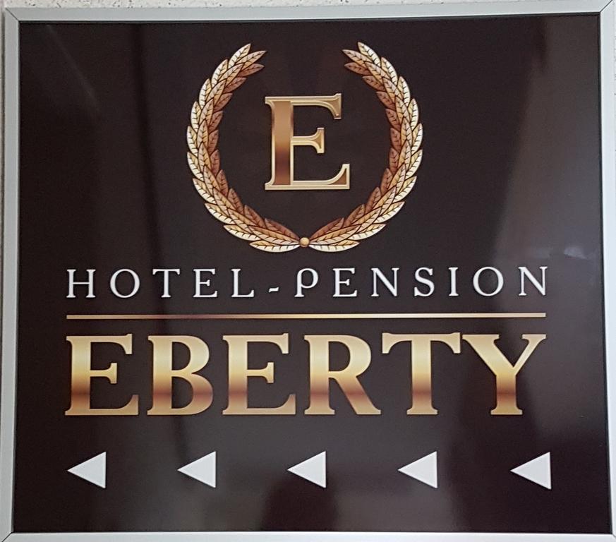 Hotel Pension Eberty Berlim Exterior foto