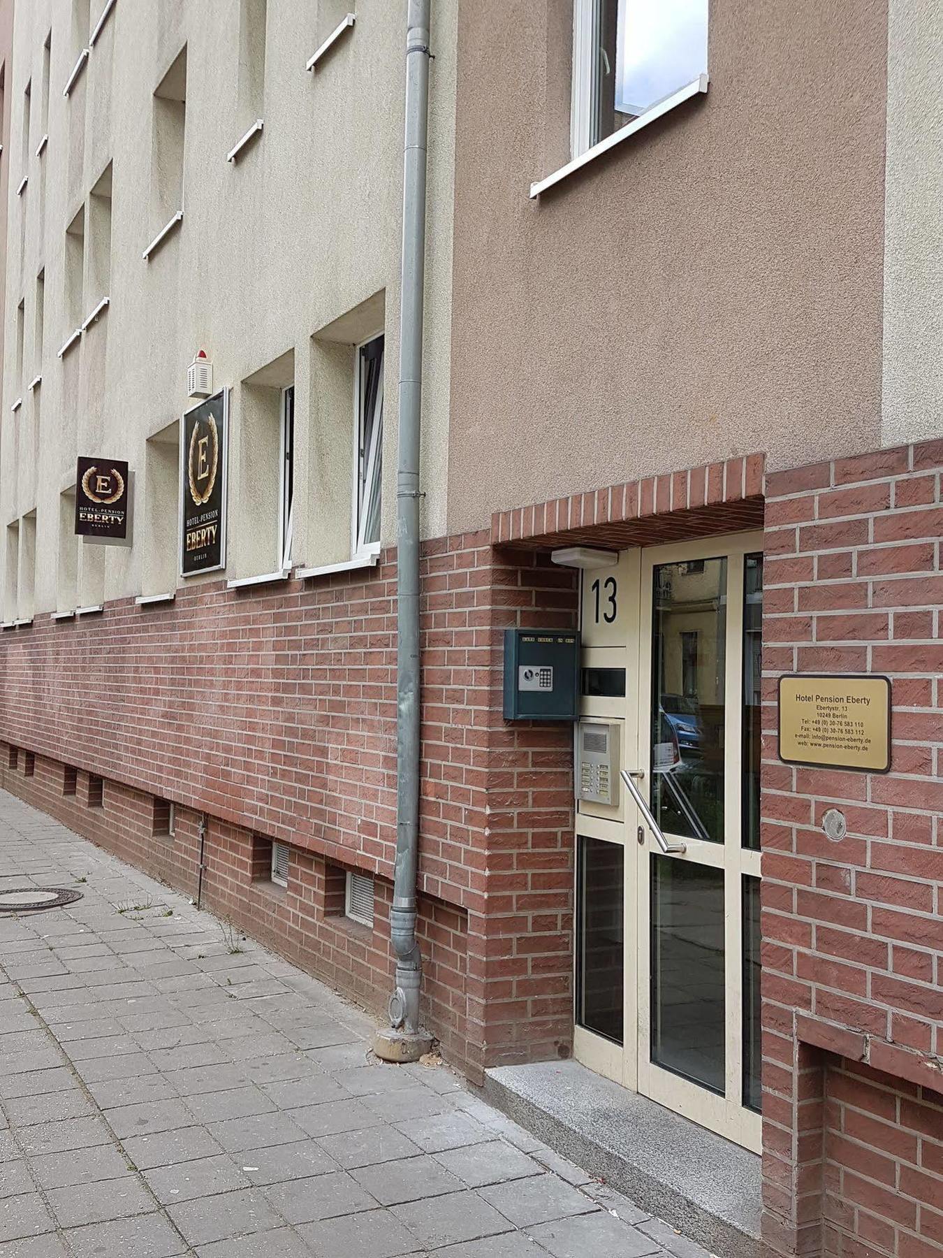 Hotel Pension Eberty Berlim Exterior foto